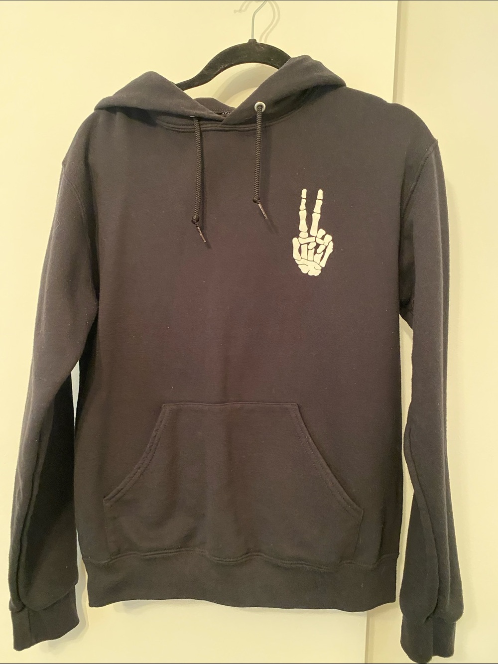 Black small hoodie skull peace fleece